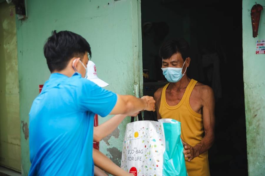 trao quà từ thiện